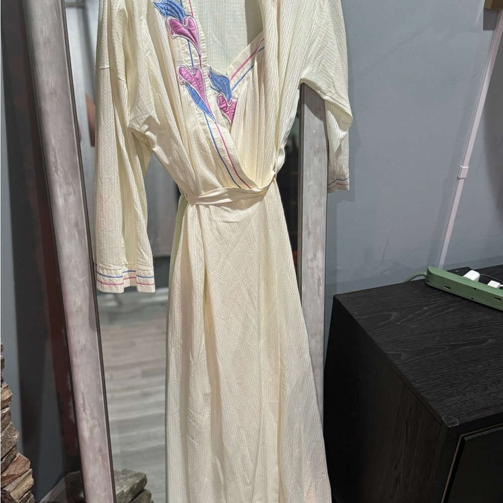 Vanity Fair- Vintage Cream Robe & Pajamas Dress with Embroidered Details